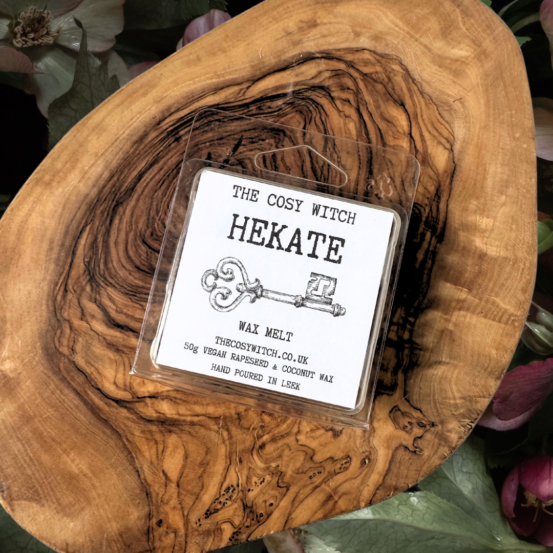 Hekate - Dark Plum & Sandalwood